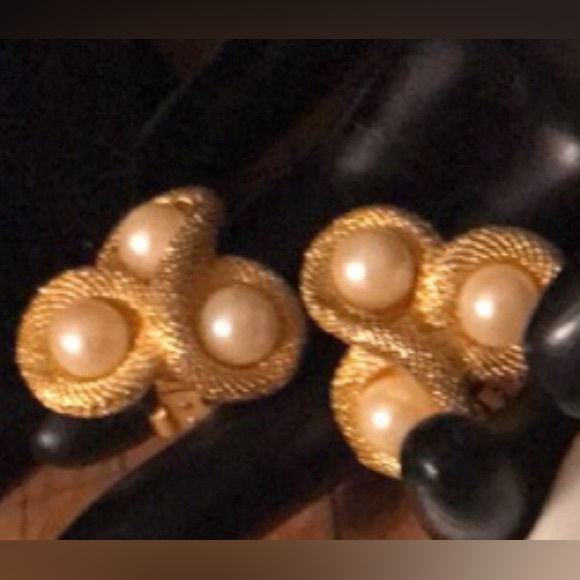 Mid to Late Century Gold Creamy Pearl Clip Earrings 1” Elegant Style - Picture 2 of 4